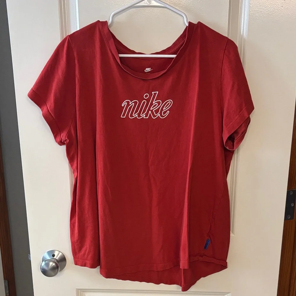 Nike Women's Red Short Sleeve Tee - Picture 6 of 7